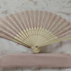 Thumbnail of 淡いピンクのレース扇子