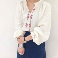 刺繍ブラウスのサムネイル