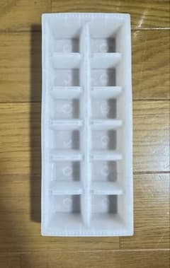 ホワイト製氷皿 12個分 ホワイト製氷皿 12個分 - メルカリ
