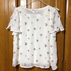 Tシャツ ブラウス 花柄のサムネイル