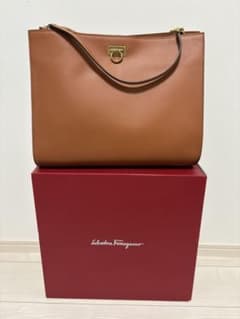 Salvatore Ferragamo トリフォリオ ブラウン トートバッグ - メルカリ