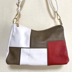 【FIRANO】パッチワーク風ショルダーバッグ ホワイト✕グレーxレッド2WAYのサムネイル