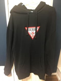 【最終値下げ】GUESS 2017 パーカーのサムネイル