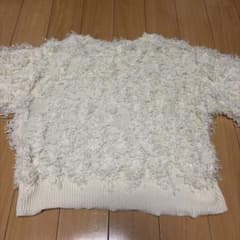 クリーム色長袖ニットセーターのサムネイル