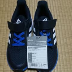 adidas アディダスのサムネイル