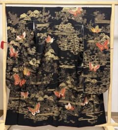 E◇着物くつろぎ 蝶々と花模様 金駒刺繍 金彩 黒地 袷 正絹 振袖 着物