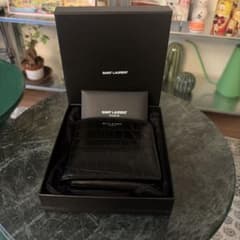 SAINT LAURENT 二つ折り財布 クロコ型押し ブラック - メルカリ