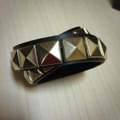 ロック系スタッズバングルのサムネイル