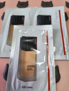 SHISEIDO シンクロスキンファンデーション 220のサムネイル