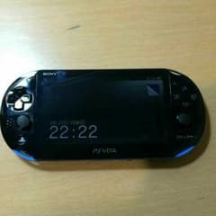 PSvita2000本体とメモリースティックのサムネイル