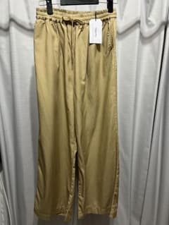hagumu ハグム　新品　パンツのサムネイル