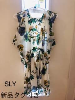 SLY 花柄 ワンピースのサムネイル