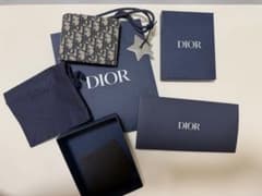 Diorの二つ折り財布のサムネイル