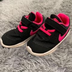 NIKE 黒ピンクのサムネイル
