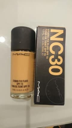 M・A・C スタジオ フィックス フルイッド SPF 15のサムネイル