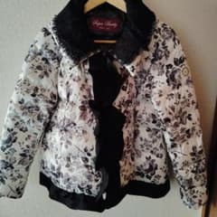 スーパービューティー花柄ダウンジャケット サイズ44 - メルカリ