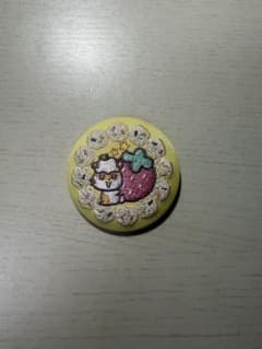 Sanrio characters 刺繍缶バッジ イチゴ ハムスターのサムネイル