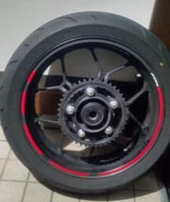 CBR 純正 リアホイール 17インチ 120/70ZR17のサムネイル
