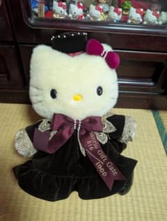 Hello Kitty 限定シリアルナンバー入りぬいぐるみのサムネイル