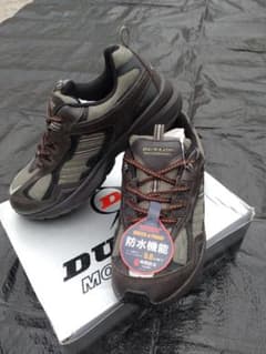 新品未使用 DUNLOP マックスランライト 25cm 防水 ベージュ 箱付のサムネイル