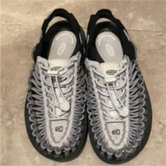 KEEN ユニーク サンダル　グレーのサムネイル