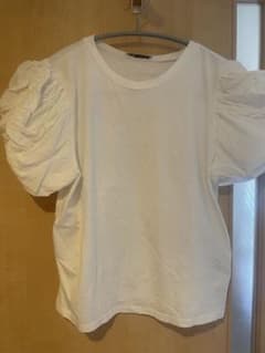 タグ付き ZARA ホワイト パフスリーブ Tシャツ Sのサムネイル