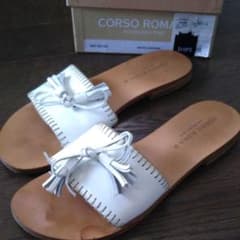 お値下げ☆イタリー製CORSO  ROMA   ９☆真っ白タッセル本皮サンダルのサムネイル