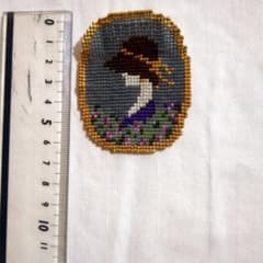 ビーズ織り 女性モチーフ ブローチのサムネイル