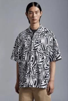 MONCLER 総柄　半袖シャツXL 希少 MONCLER 総柄 半袖シャツ ホワイト ブラック M - メルカリ