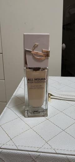 YSL オールアワーズリキッドグロウ LC2のサムネイル
