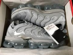 NIKE vapormax plusのサムネイル