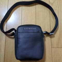 TOMMY HILFIGER ブラック ショルダーバッグのサムネイル