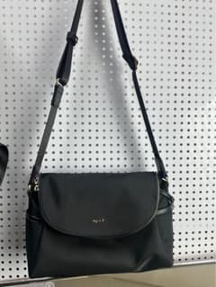 新品 agnes b. アニエスベー ショルダーバッグ ポーチ付きのサムネイル