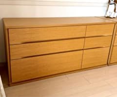 美品 IDC大塚家具 府中家具 焼印有 楢材チェスト 国産 高品質 幅136cm 美品 IDC大塚家具 府中家具 焼印有 楢材チェスト 国産 高品質 幅136cm