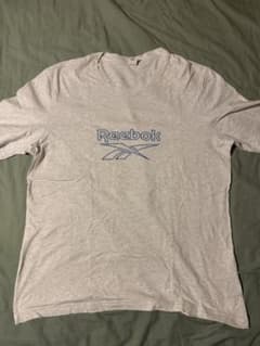 Reebok リーボック ロゴ刺繍 Tシャツ グレーのサムネイル