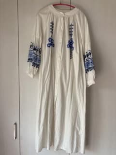 刺繍入りワンピースのサムネイル