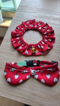 イチゴ柄 ペット用首輪 2点セットのサムネイル