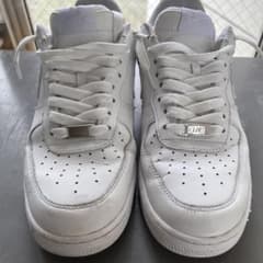 Nike Air Force 1 ホワイト スニーカーのサムネイル