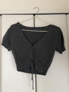 Brandy Melville グレー　トップス　クロップド　カーディガン　半袖のサムネイル