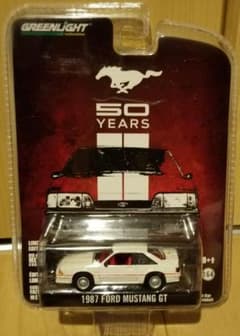 グリーンライトGreenlight 1/64　1987 フォードマスタングGTのサムネイル