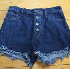 ショートパンツのサムネイル