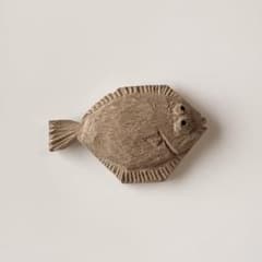 カレイの木彫り飾り 木彫り カレイ 置物 - メルカリ