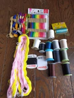 刺繍糸　しつけ糸　他　糸まとめ売りのサムネイル