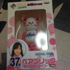 ベアブリックのサムネイル