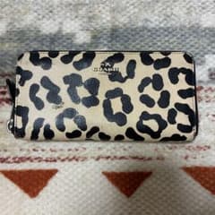 COACH 長財布 レオパード柄 ラウンドファスナー - メルカリ