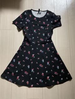 H&M DIVIDED 花柄 半袖ミニワンピース ブラックのサムネイル