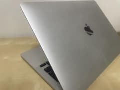 Apple MacBook Pro 13インチ M2 2022 本体のサムネイル