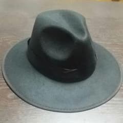 新品未使用　つば広ハット　帽子のサムネイル