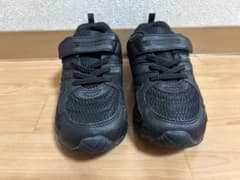 キッズ スニーカー ブラック　瞬足　22㎝のサムネイル
