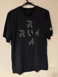 Reebok RUN Tシャツ Oサイズ ブラックのサムネイル